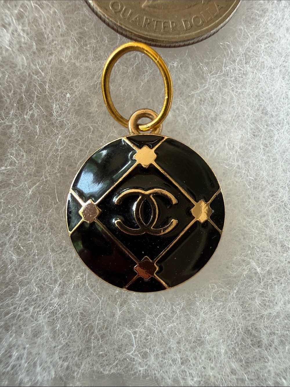 ChaneI Black and Gold Round Logo Charm Pendant - Picture 2 of 4